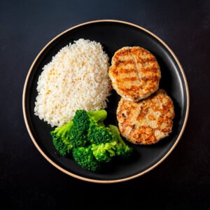 Hamburguesa de pechuga con arroz y brócoli
